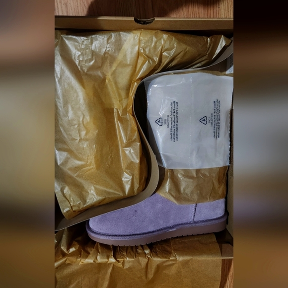 Boot - Picture 2 of 4